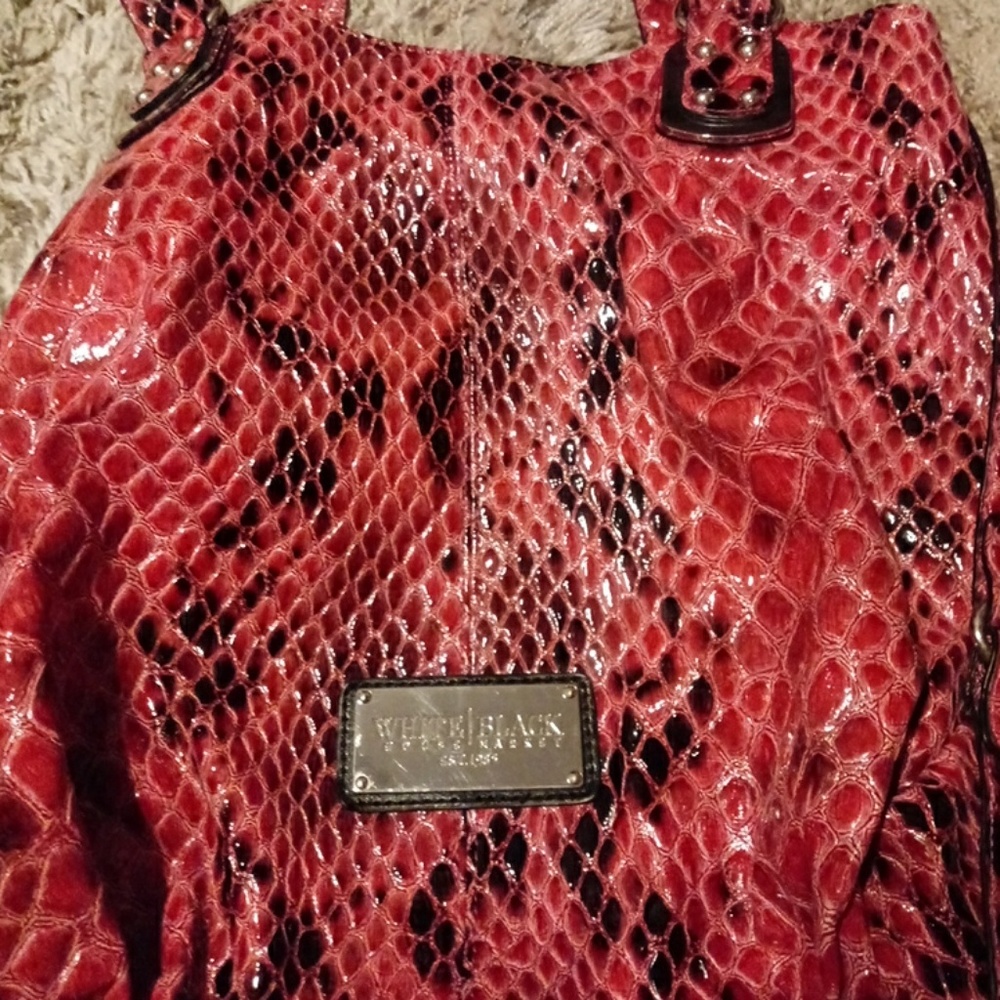 White /Black Market Bag New Witout Tag
